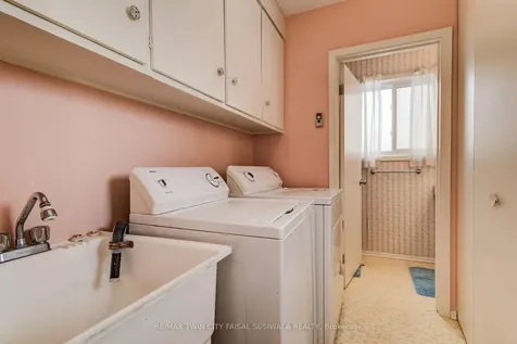 21 Crestwood Drive Cambridge ON N1S 3N8