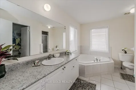 24 Baintree Way Cambridge ON N1T 2H3