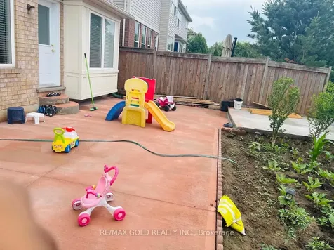 24 Baintree Way Cambridge ON N1T 2H3