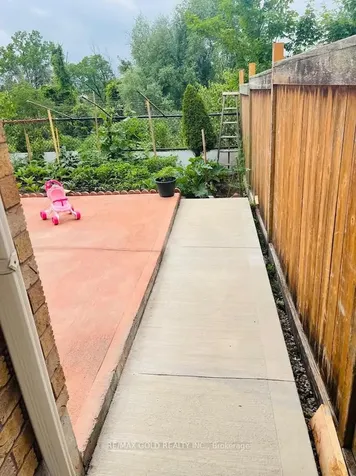 24 Baintree Way Cambridge ON N1T 2H3