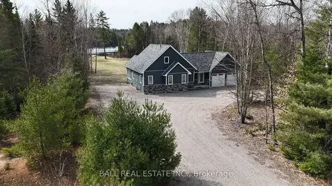 15 Vanluven Lane Bancroft ON K0L 1C0