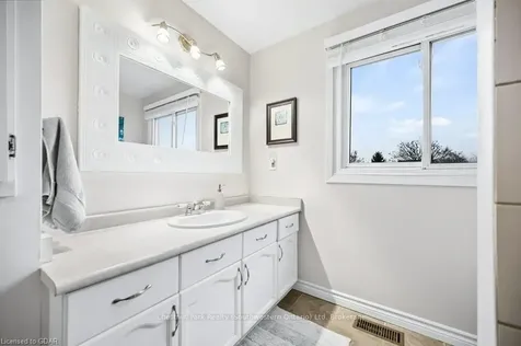 97 Pinnacle Crescent Guelph ON N1K 1P5
