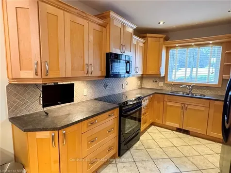 86 Whitney Avenue North Bay ON P1A 1Y5