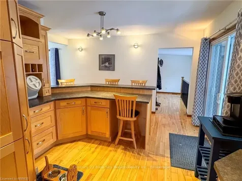 86 Whitney Avenue North Bay ON P1A 1Y5