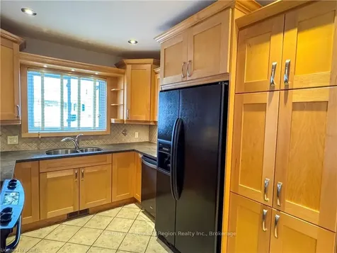 86 Whitney Avenue North Bay ON P1A 1Y5