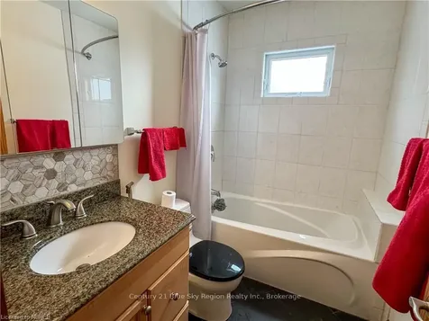 86 Whitney Avenue North Bay ON P1A 1Y5