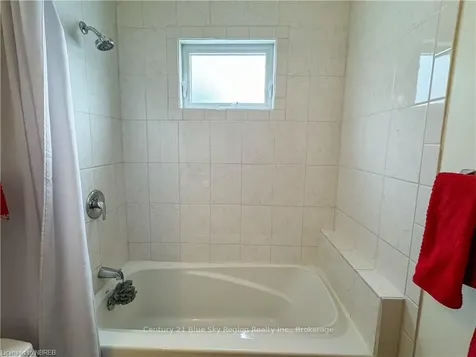 86 Whitney Avenue North Bay ON P1A 1Y5