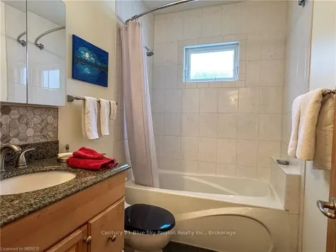 86 Whitney Avenue North Bay ON P1A 1Y5