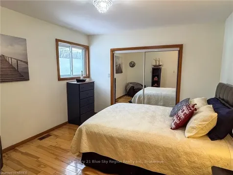86 Whitney Avenue North Bay ON P1A 1Y5