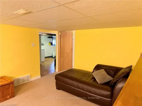 86 Whitney Avenue North Bay ON P1A 1Y5