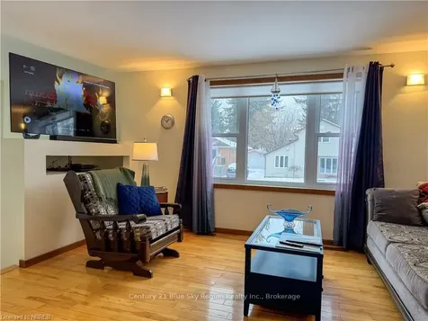 86 Whitney Avenue North Bay ON P1A 1Y5