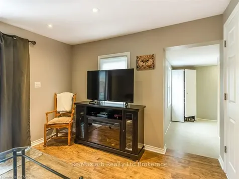 8 Queen Street Brant ON N3L 1C1