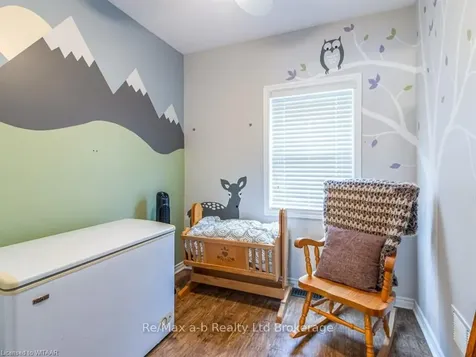 8 Queen Street Brant ON N3L 1C1