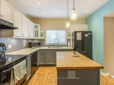 8 Queen Street Brant ON N3L 1C1