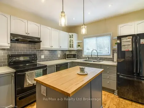 8 Queen Street Brant ON N3L 1C1