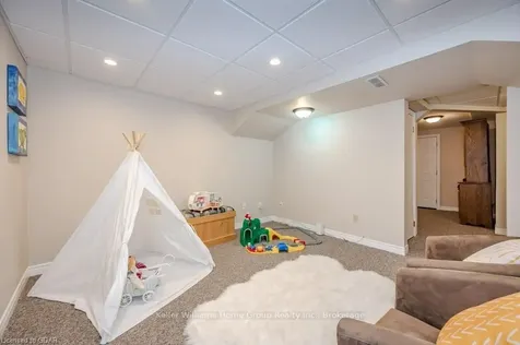 15 Wiltshire Place Guelph ON N1H 8B1