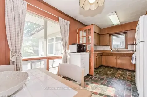 18 Ottawa Crescent Guelph ON N1E 2A3