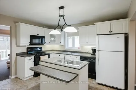 863 Mackendrick Drive Kincardine ON N2Z 1L7