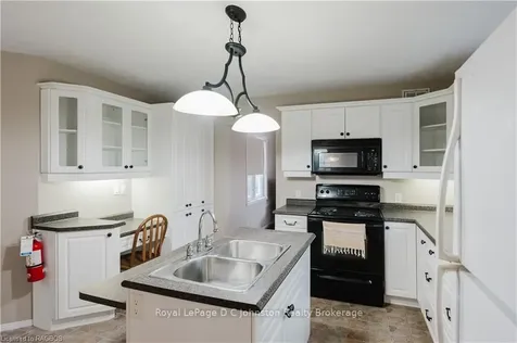 863 Mackendrick Drive Kincardine ON N2Z 1L7