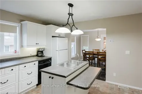 863 Mackendrick Drive Kincardine ON N2Z 1L7