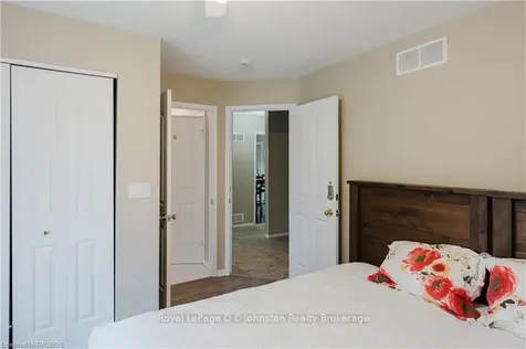 863 Mackendrick Drive Kincardine ON N2Z 1L7