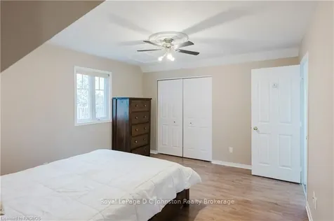 863 Mackendrick Drive Kincardine ON N2Z 1L7