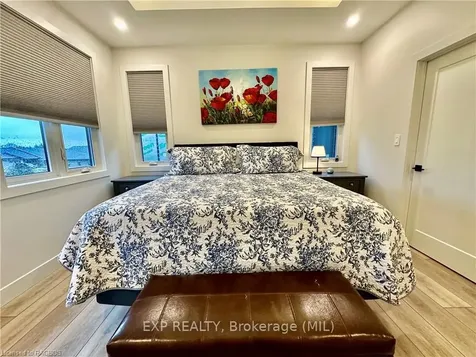 10 Devinwood Avenue Brockton ON N0G 2V0