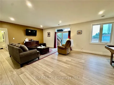 10 Devinwood Avenue Brockton ON N0G 2V0