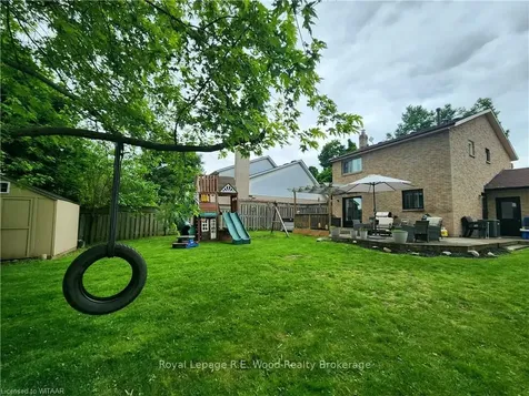 19 Sandhurst Court Brantford ON N3R 7G4