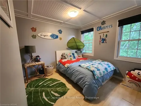 19 Sandhurst Court Brantford ON N3R 7G4