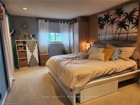 19 Sandhurst Court Brantford ON N3R 7G4