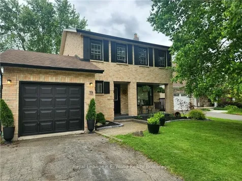 19 Sandhurst Court Brantford ON N3R 7G4