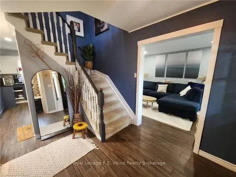 19 Sandhurst Court Brantford ON N3R 7G4