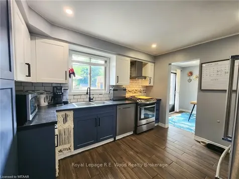 19 Sandhurst Court Brantford ON N3R 7G4