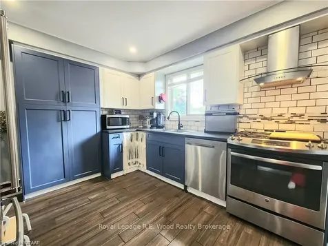 19 Sandhurst Court Brantford ON N3R 7G4