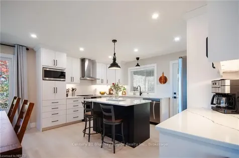 258 Larocque Road North Bay ON P1B 8G3