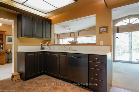 1542 Pinewood Crescent North Bay ON P1B 4P4