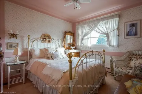 1542 Pinewood Crescent North Bay ON P1B 4P4