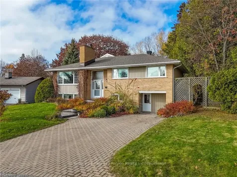 1542 Pinewood Crescent North Bay ON P1B 4P4