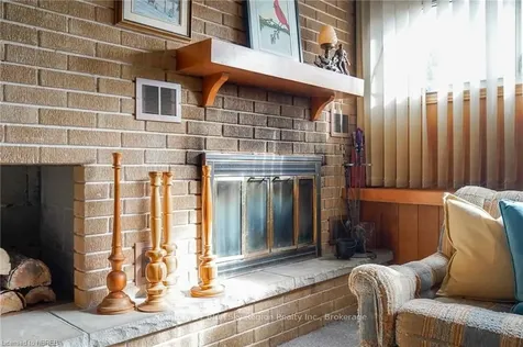 1542 Pinewood Crescent North Bay ON P1B 4P4