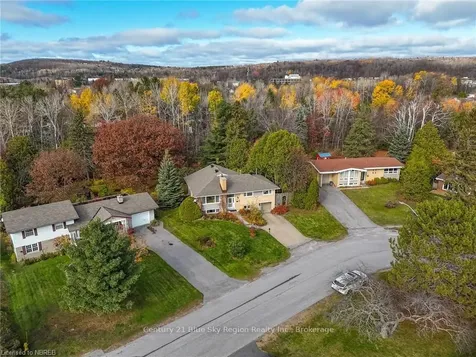 1542 Pinewood Crescent North Bay ON P1B 4P4