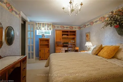 1542 Pinewood Crescent North Bay ON P1B 4P4