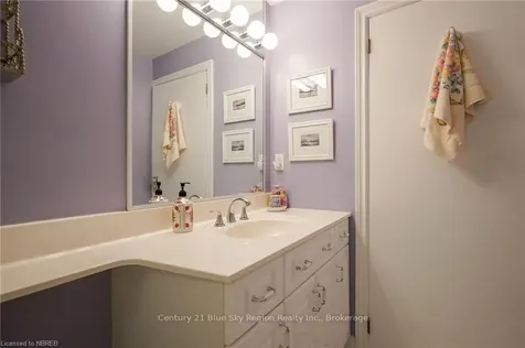 1542 Pinewood Crescent North Bay ON P1B 4P4