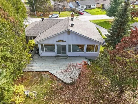 1542 Pinewood Crescent North Bay ON P1B 4P4