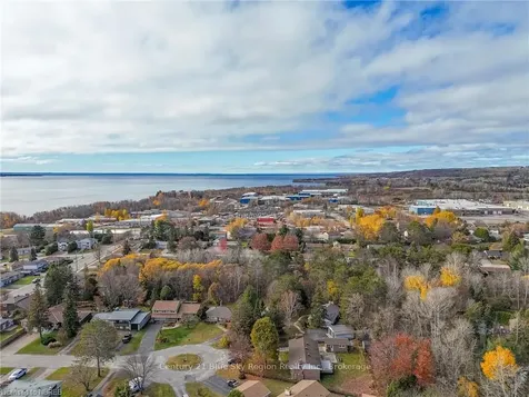 1542 Pinewood Crescent North Bay ON P1B 4P4