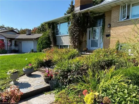 1542 Pinewood Crescent North Bay ON P1B 4P4
