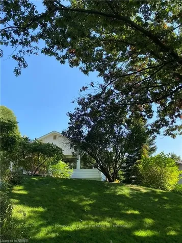 1542 Pinewood Crescent North Bay ON P1B 4P4