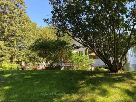 1542 Pinewood Crescent North Bay ON P1B 4P4