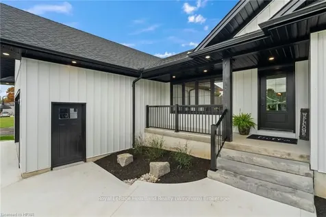 26 Ann Street N Minto ON N0G 1M0