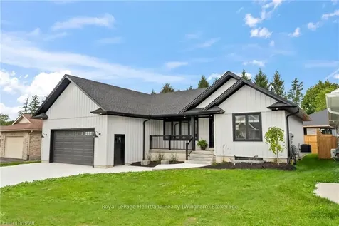 26 Ann Street N Minto ON N0G 1M0